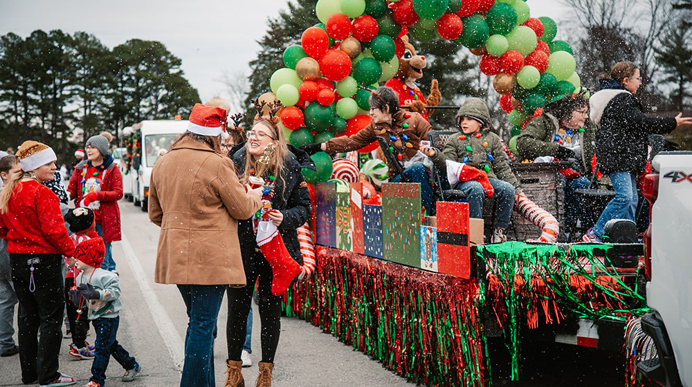 Santa-Claus-Christmas-Parade-1000x560.jpg