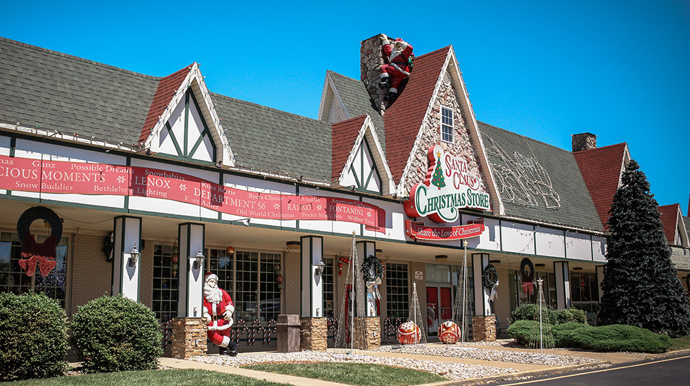Santa-Claus-Christmas-Store-Summer-Things-Near-Holiday-World-1000x560.jpg