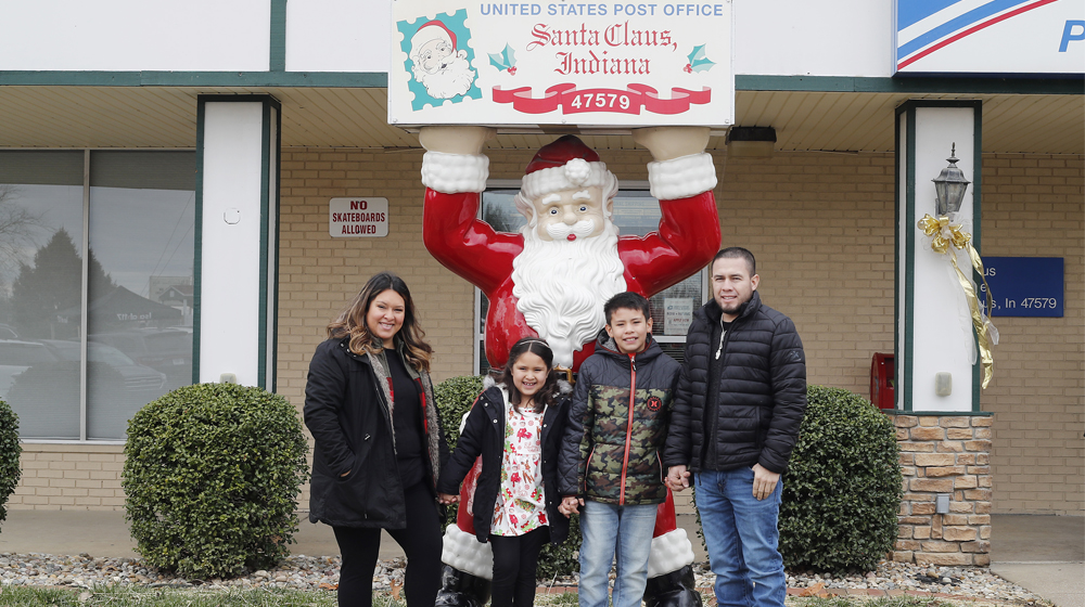 Santa-Claus-Post-Office-Family-Christmas-Traditions-1000x560.jpg