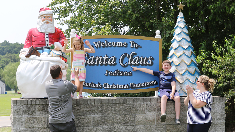 Santa-Claus-Welcome-Sign-2024-Things-to-Do-1000x560.jpg