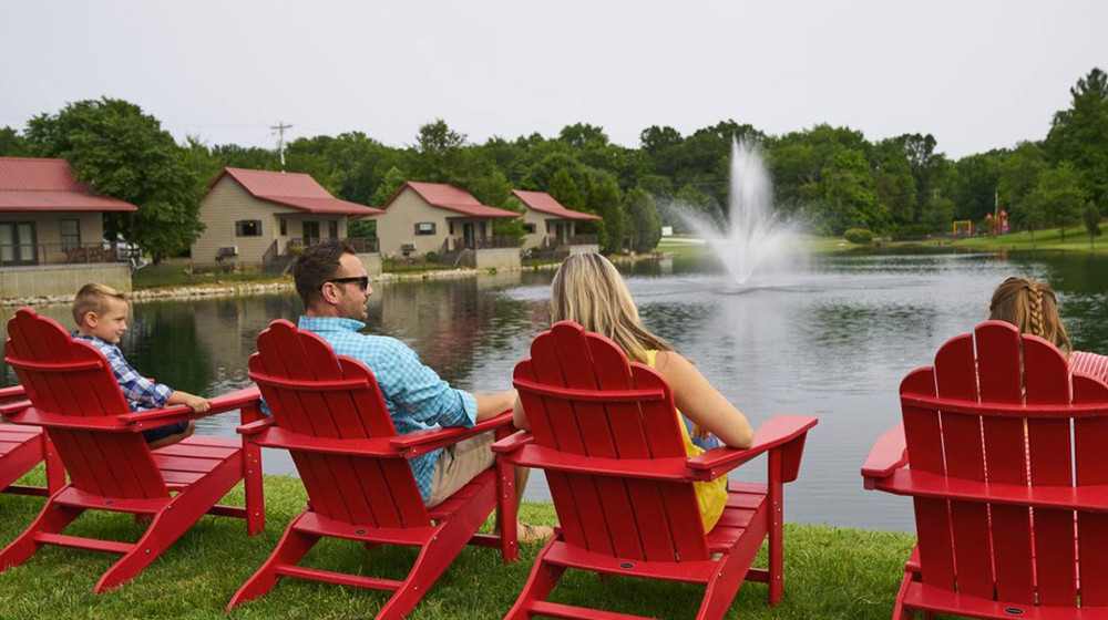 Santas-Cottages_Family-Chairs-Lake_1000x560.jpg