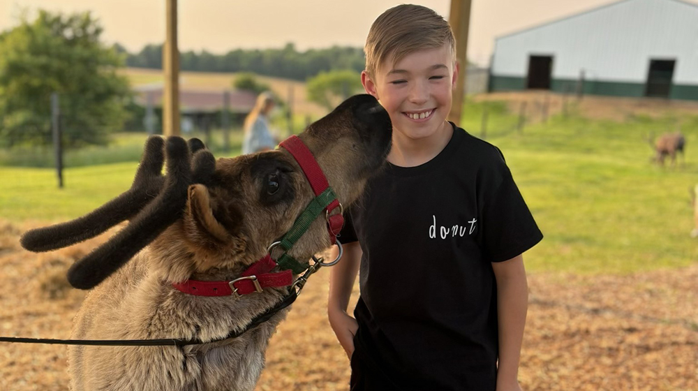 Santas-Reindeer-Ranch-Kid-1000x560.jpg