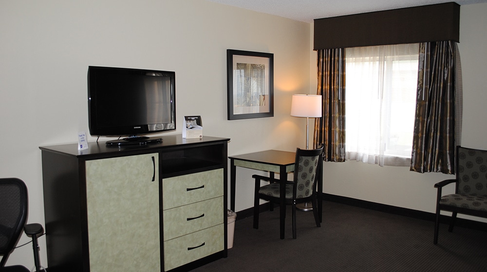 baymont-inn-a-suites-bedroom-jpg-sized