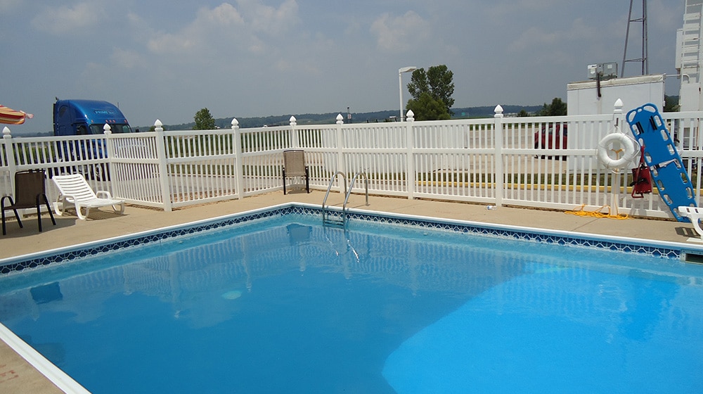 motel-6-outside-pool-sized
