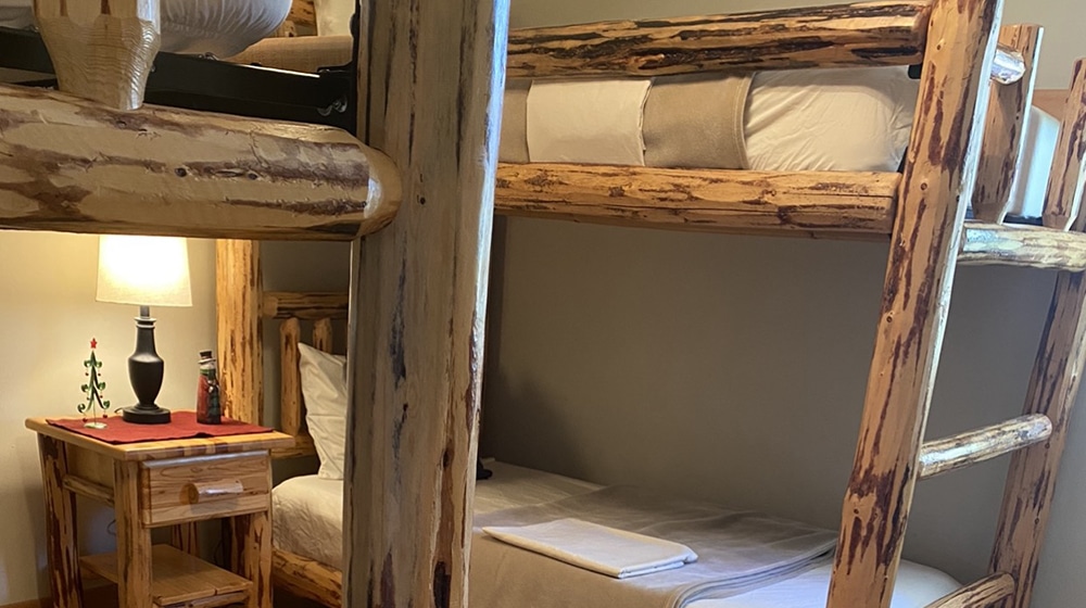 christmas-cottage-bedroom-bunkbeds