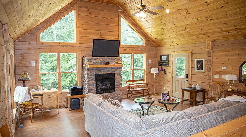 hollow-creek-cabin-living-room